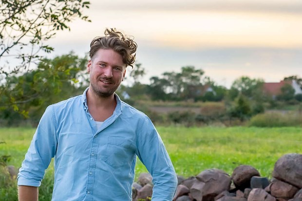 Kristoffer Elofsson ser sig själv som en ny form av bonde