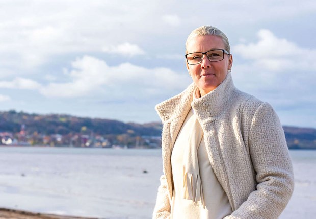 Carolina trivs med att arbeta med människor