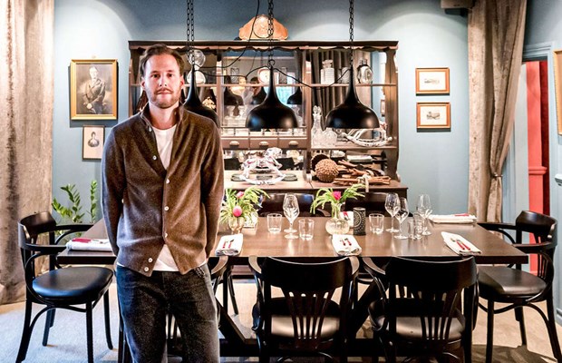 Kristoffer växte upp inom hotell- och restaurangvärlden