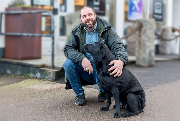 Johan servar fortfarande båstadborna