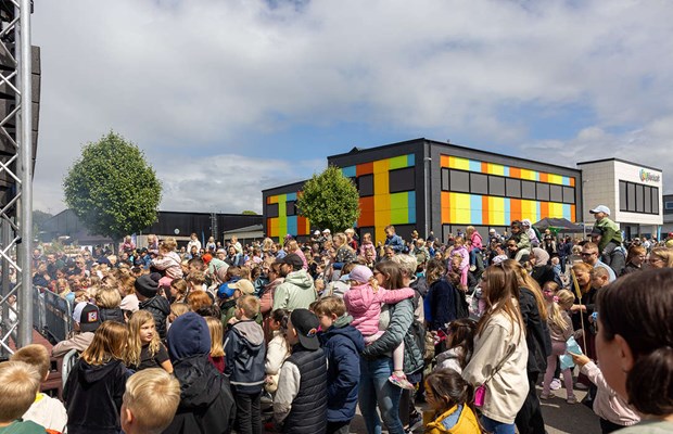 Fullt ös i Förslöv när Bjäre Kraft bjöd in till familjefest