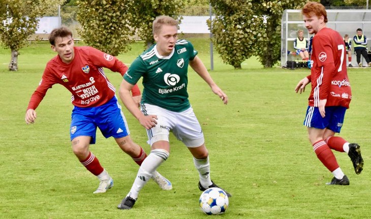 Oscar Gustafsson är Västra Karups främsta målskytt. Han har gjort 17 mål på 21 matcher och är tvåa i skytteligan. Foto: Annica Lindström