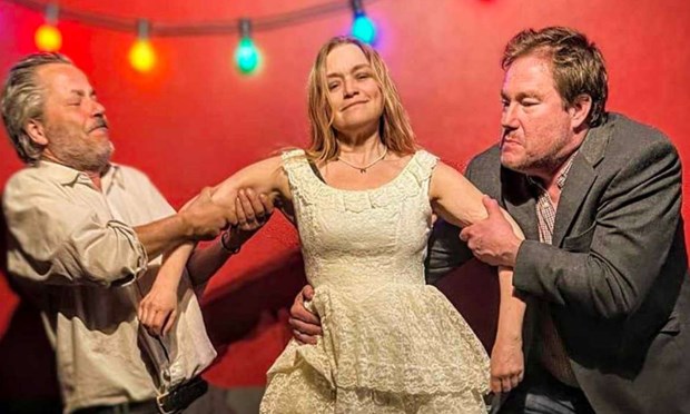 Teater om l�ngtan och gemenskap till F�rsl�v