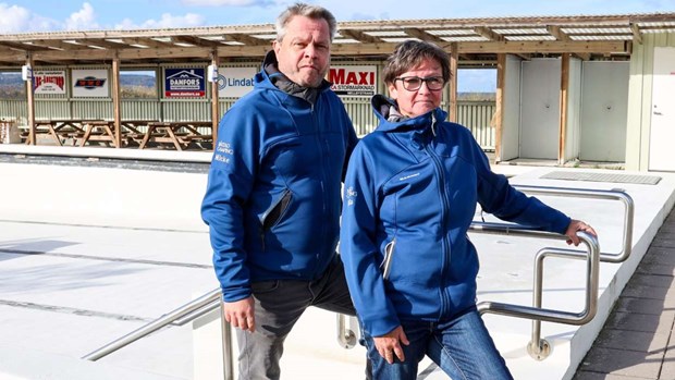 B�stadparet s�ger tack och hej � fokuserar p� campingen