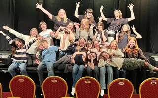 Teater p� tapeten: Kreativitet, skoj och trams