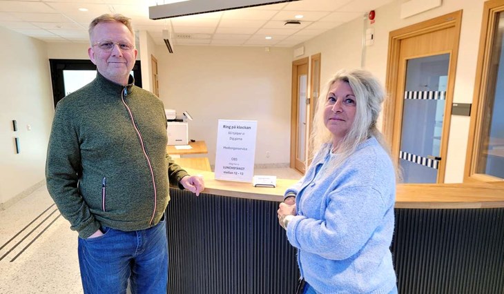 Huvudskyddsombuden Cornelia Siefert och Ola Andersson företräder de anställda via fackförbundet Vision. Genom skyddsronder och riskbedömningar har de nu fått igenom de förändringar som ursprungligen saknades i arkitektritningarna. Foto: Rickard Gustafsson