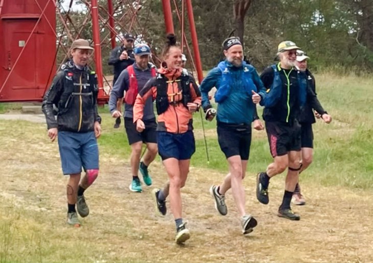 Stegen var hurtiga vid starten då de åtta gav sig iväg. Endast Jessica och en till slutförde loppet. Foto: Privat