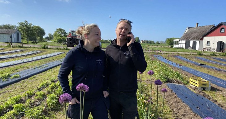 Det är bråda tider på gården för både Daniel och Marina under odlingssäsongen, vilken pågår från mars fram till mitten av december. Foto: Carina Nilsson