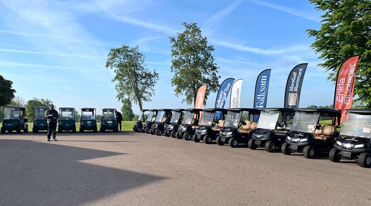 Det medföljer mycket logistik när man arrangerar en tourtävling för paragolfare. Bland annat fick Åkagården låna in fler golfbilar från andra klubbar. Foto: Privat