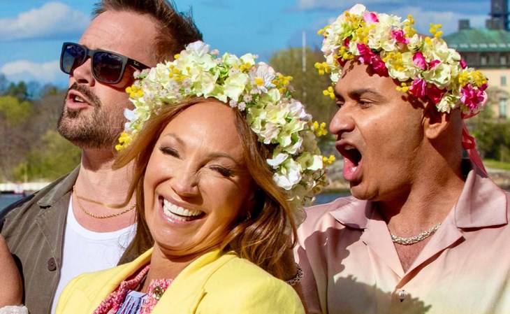 Erik och Junior tillsammans med Charlotte Perrelli. Pressbild
