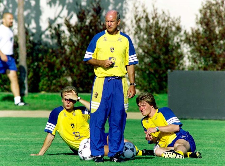 Sommaren 1994. Tommy med sina grymma mittfältare Thern och Schwarz. Foto: Bildbyrån