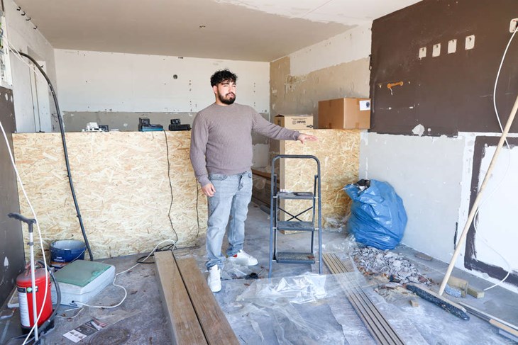 Anhony Martinez Diaz inser att det är mycket som ska göras på kort tid innan detta är ett fungerande och godkänt restaurangkök. Foto: Peter Jakobsson