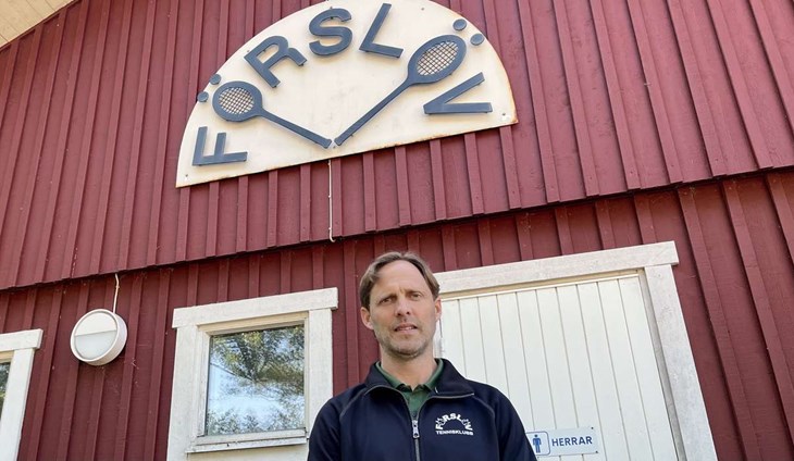 Anders Höjman är ordförande i Förslövs Tennisklubb. Foto: Johan Jönsson