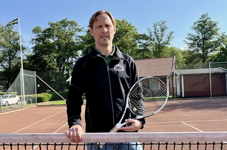Anders Höjmann är ordförande i Förslövs Tennisklubb. Foto: Johan Jönsson