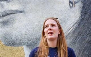 Isabella fick äntligen se sig själv på väggmålningen