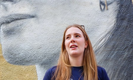 Isabella fick äntligen se sig själv på väggmålningen