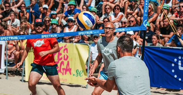 Kändisvolleyn gör comeback