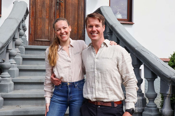 Julia och Andreas Aspnäs har skapat Lugnet i Skåne med en glamping som lockar naturälskande gäster. För deras driv och engagemang har de utsetts till årets entreprenörer i Ängelholm. Foto: Peter Jakobsson