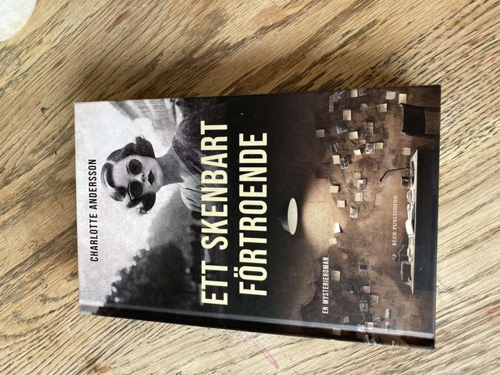 Boken utspelar sig i Båstad i två tidsplan, i nutid och i tennisepokens sommar 1948. Foto: Carina Nilsson