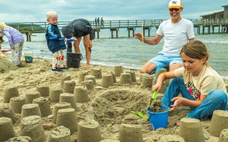 Stranden fylldes av slott: 
