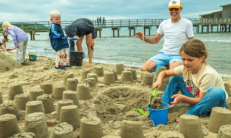 Stranden fylldes av slott: 