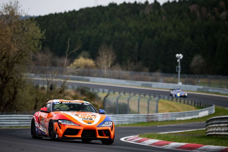 Siri racar med Supran på Nürburgring. Foto: Privat