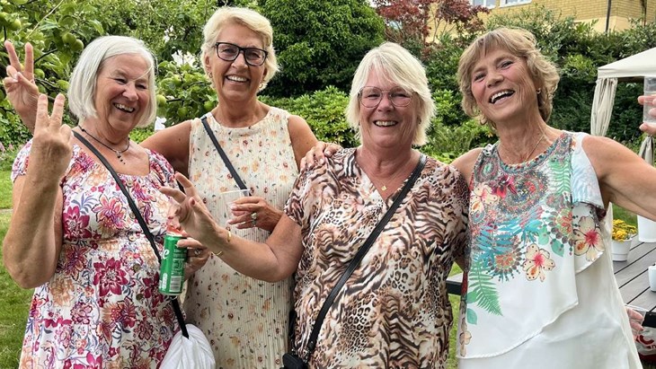 Lena, Eva, Gunilla och Renje laddar med rosé. Foto: Per Brolléus