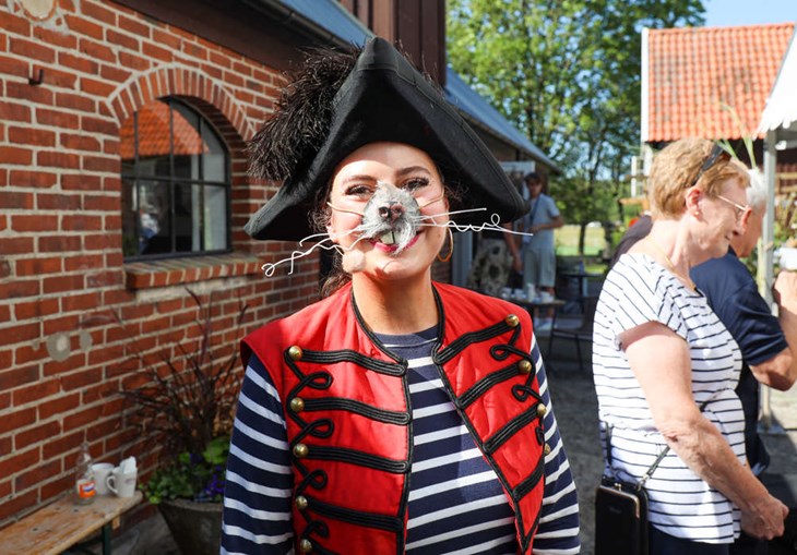 Anelia Kadieva Jonsson spelade den busiga skeppsråttan Råtta-Lotta och stod för föreställningens koncept och regi. Foto: Peter Jakobsson