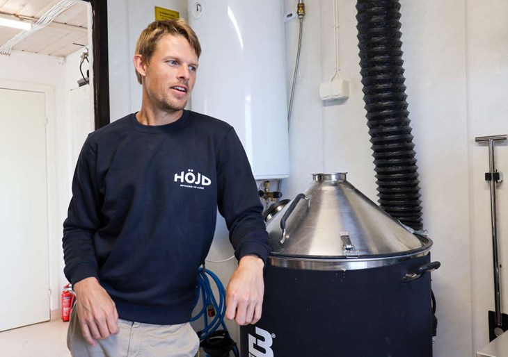 Efter mycket experimenterande har David hittat bra recept på de tre ölsorterna han gör. Foto: Peter Jakobsson