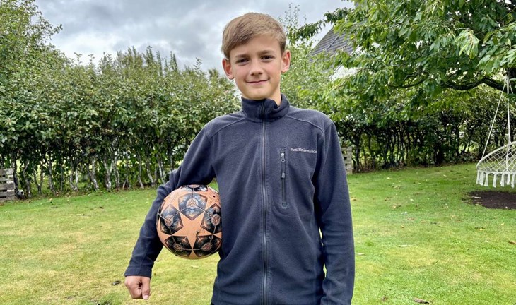 Liam Fetahi är en lovande fotbollsspelare från Vallberga. Moderklubben är WRY. Foto: Johan Jönsson