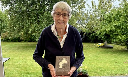 Ingegärd, 90, blev författare