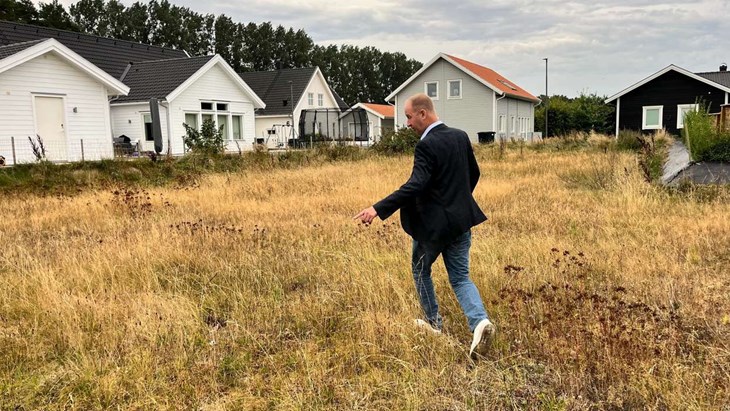 Nu krävs han på ett vite på en halv miljon kronor innan han får bygga. Foto: Per Brolléus