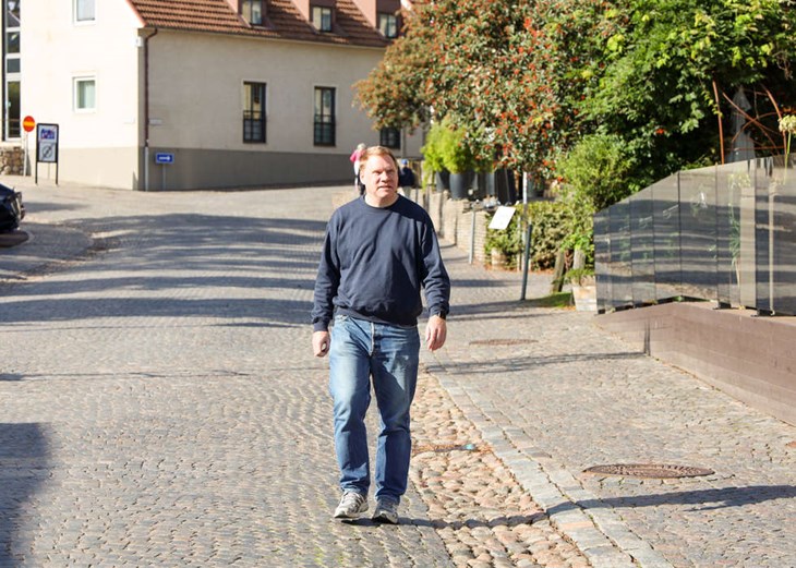 Mats ser att mycket förändrats sedan han bodde i Båstad för 20 år sedan. Foto: Peter Jakobsson