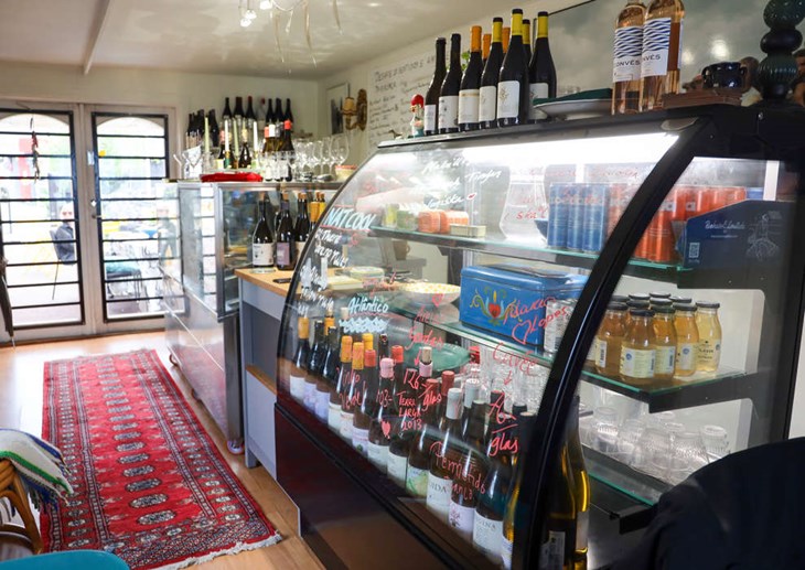 Vinbaren Obrigados är en plats för att umgås. Foto: Peter Jakobsson