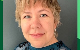 MPs förstanamn kliver av politiken