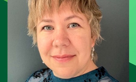 MPs förstanamn kliver av politiken