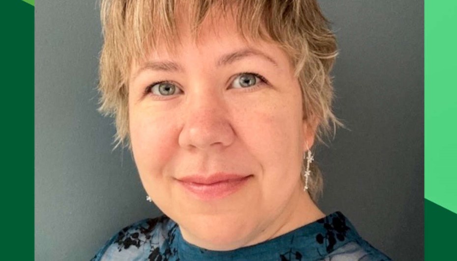 MPs förstanamn kliver av politiken