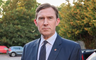 Fritzon lovade Förslöv bussen tillbaka – nu avgår han