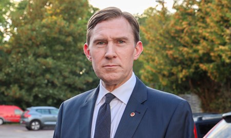 Fritzon lovade Förslöv bussen tillbaka – nu avgår han