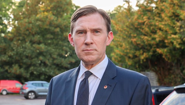 Fritzon lovade Förslöv bussen tillbaka – nu avgår han