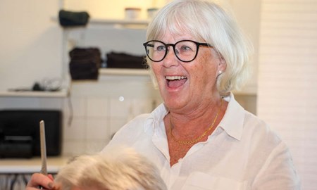 Monica släcker ner Torekovs sista frisörsalong