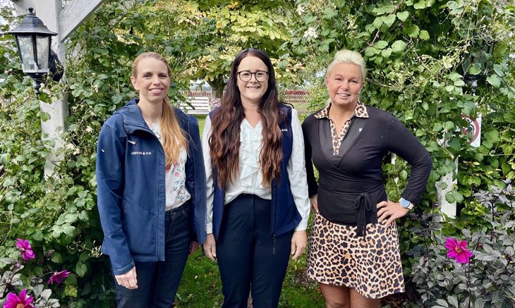 Anna Eriksson och Ida-Paulina Johansson är affärschefer på Ludvig & co. Linda Andersson driver Lanthotell Lögnäs gård. Foto: Johan Jönsson
