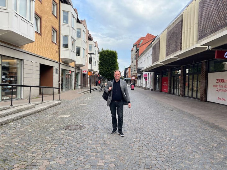 När Christian flyttade tillbaka till Skåne började han känna sig ofrivilligt ensam. Idag bor han i Ängelholm. Foto: Marlene Petersson