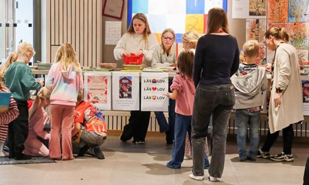 Böcker fick nya ägare när eleverna laddade för läslov