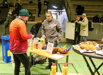 Fika erbjöds de som var sugna. Foto: Peter Jakobsson