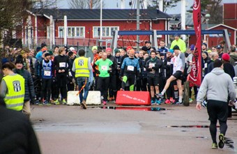 Löparna redo att ge sig iväg. Foto: Peter Jakobsson